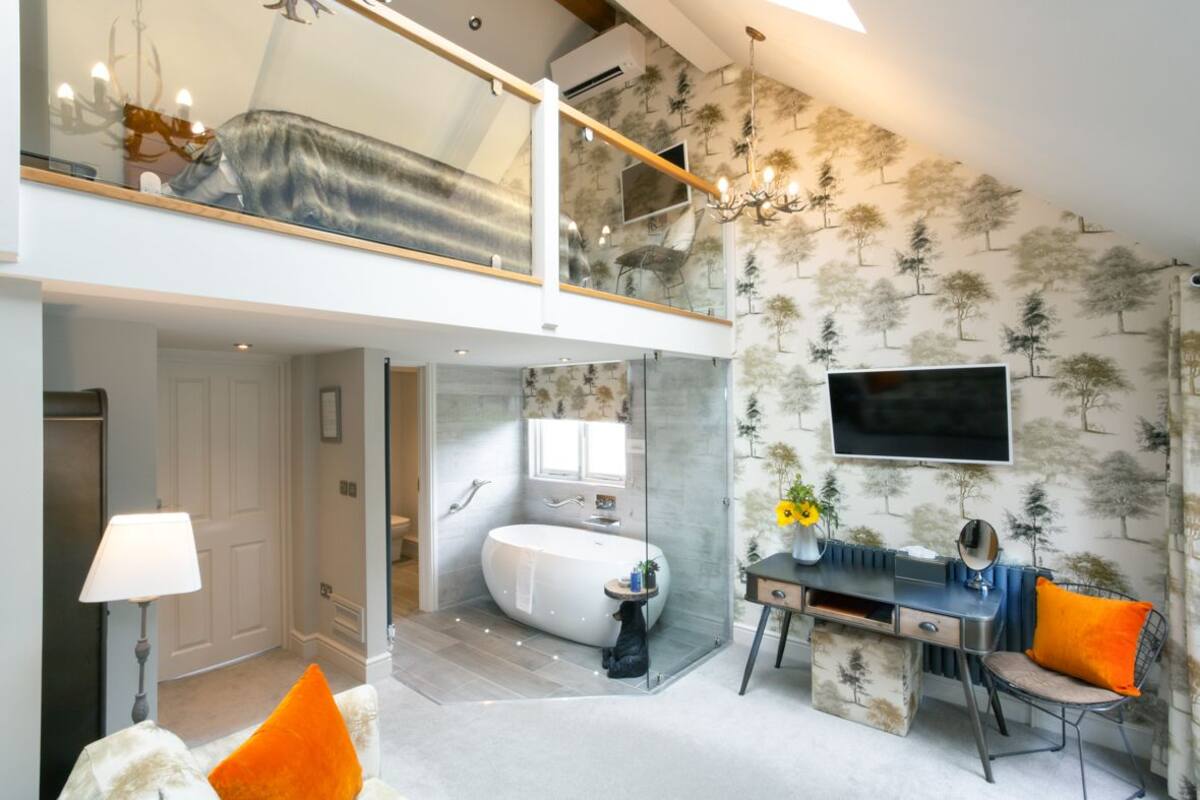 deluxe suite | free wifi, bed sheets