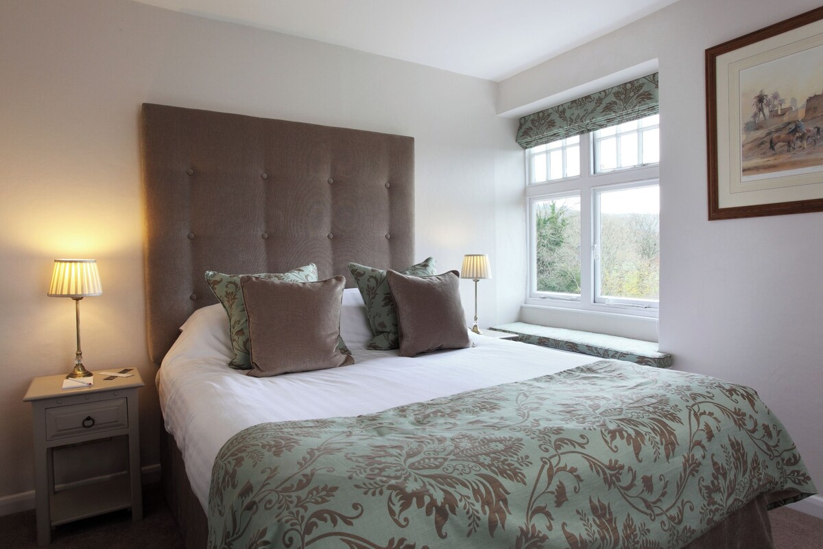 Standard King Room | WiFi (free), bed sheets
