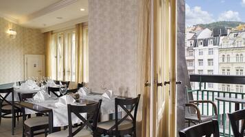 Free buffet breakfast