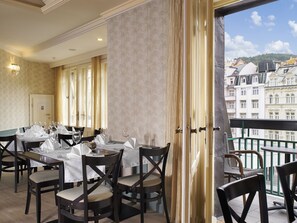 Free buffet breakfast  - EA Hotel Elefant (Karlovy Vary)