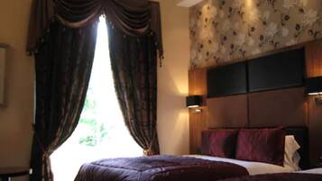 Family Room with Ensuite For 4 pax | Premium bedding, individually decorated, individually furnished, desk