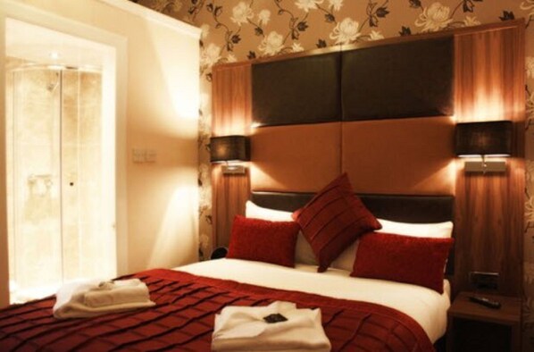 Premium bedding, individually decorated, individually furnished, desk