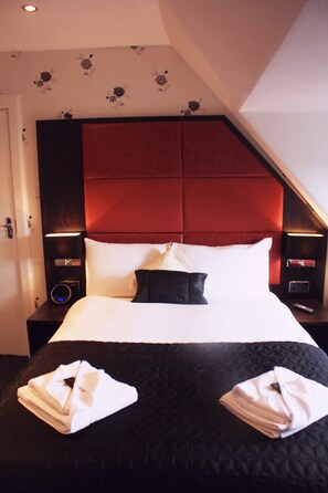 Habitación básica doble, 1 cama matrimonial | Ropa de cama de alta calidad y decoración personalizada 