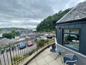 Outdoor dining - Kings Knoll Hotel (Oban)