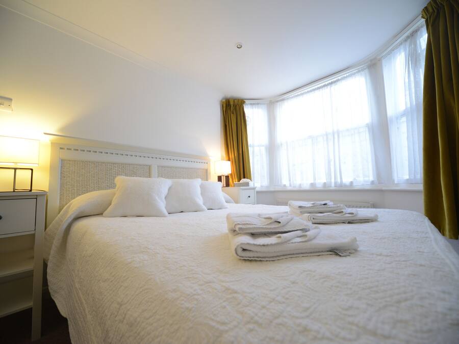 Quarto casal | Wi-Fi de cortesia, roupa de cama