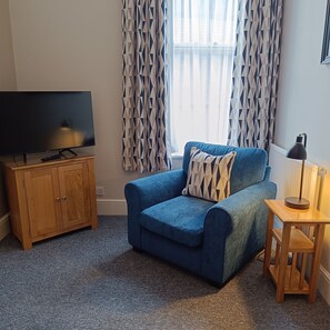 Suite, Ensuite (Double Junior Suite) | Lounge - Powys Lodge (Scarborough)