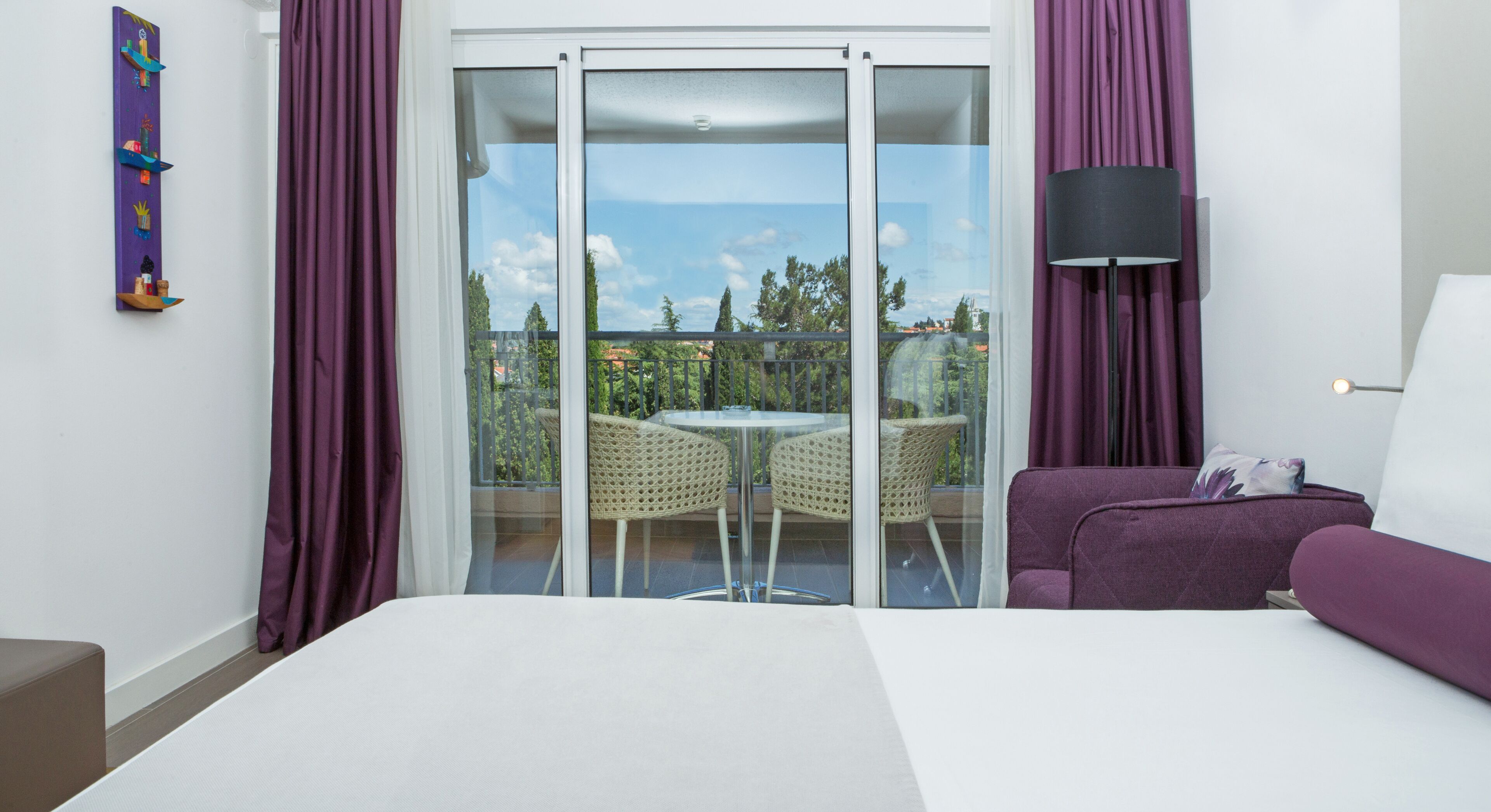 deluxe room, 1 double bed | in-room safe, desk, blackout curtains, free wifi