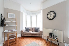 Double Room, Ensuite (Scandinavian Room) | Iron/ironing board, bed sheets