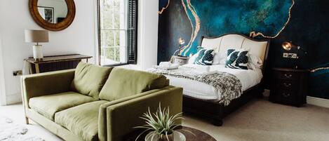 Room, 1 King Bed with Sofa bed, Valley View | Individually decorated, individually furnished, blackout drapes