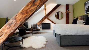 Superior Twin Room | Individually decorated, individually furnished, blackout curtains