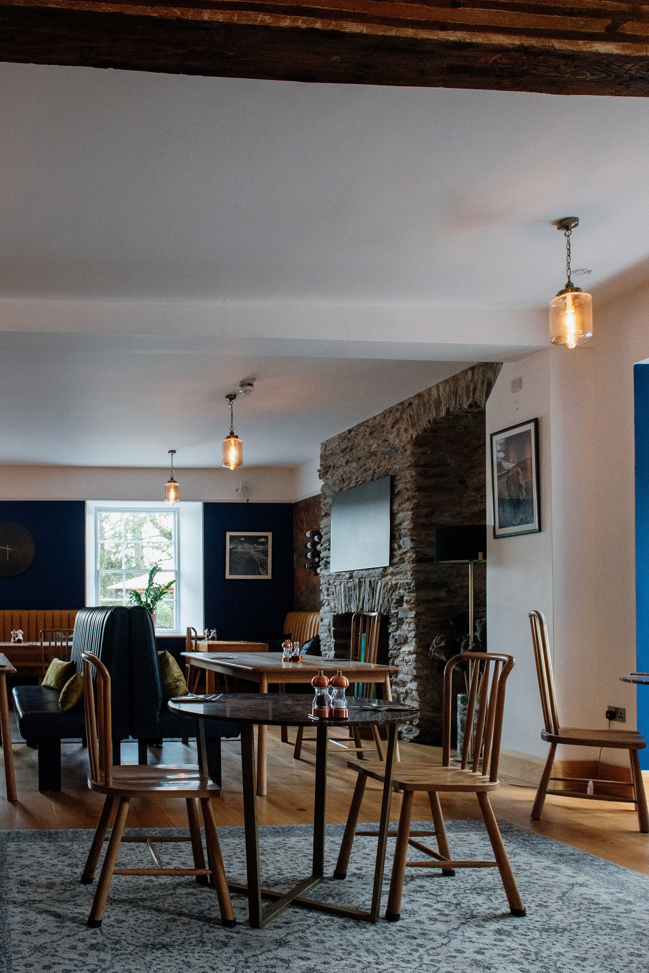 2 restaurants, breakfast, lunch, dinner served; british cuisine