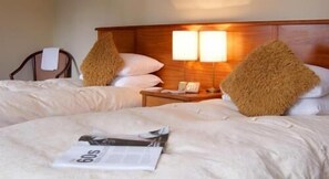 Twin Room, Ensuite | 1 bedroom, individually decorated, individually furnished, desk