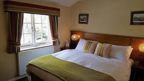 1 bedroom, individually decorated, individually furnished, desk - The Tumbling Weir Hotel & Restaurant (Ottery St Mary)