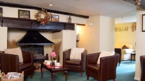 Flat-screen TV - The Tumbling Weir Hotel & Restaurant (Ottery St Mary)
