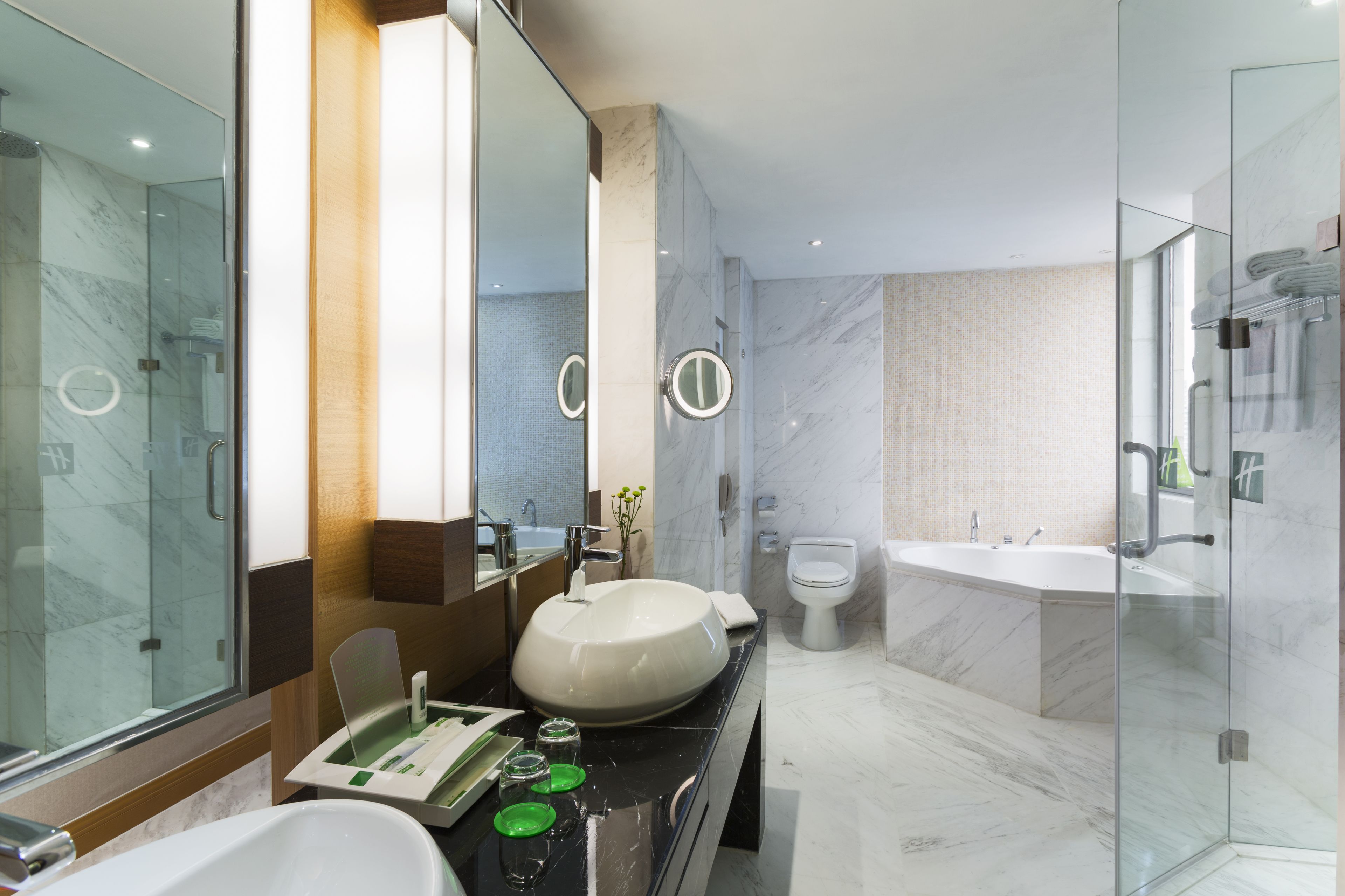 suite, 2 bedrooms, smoking | room amenity