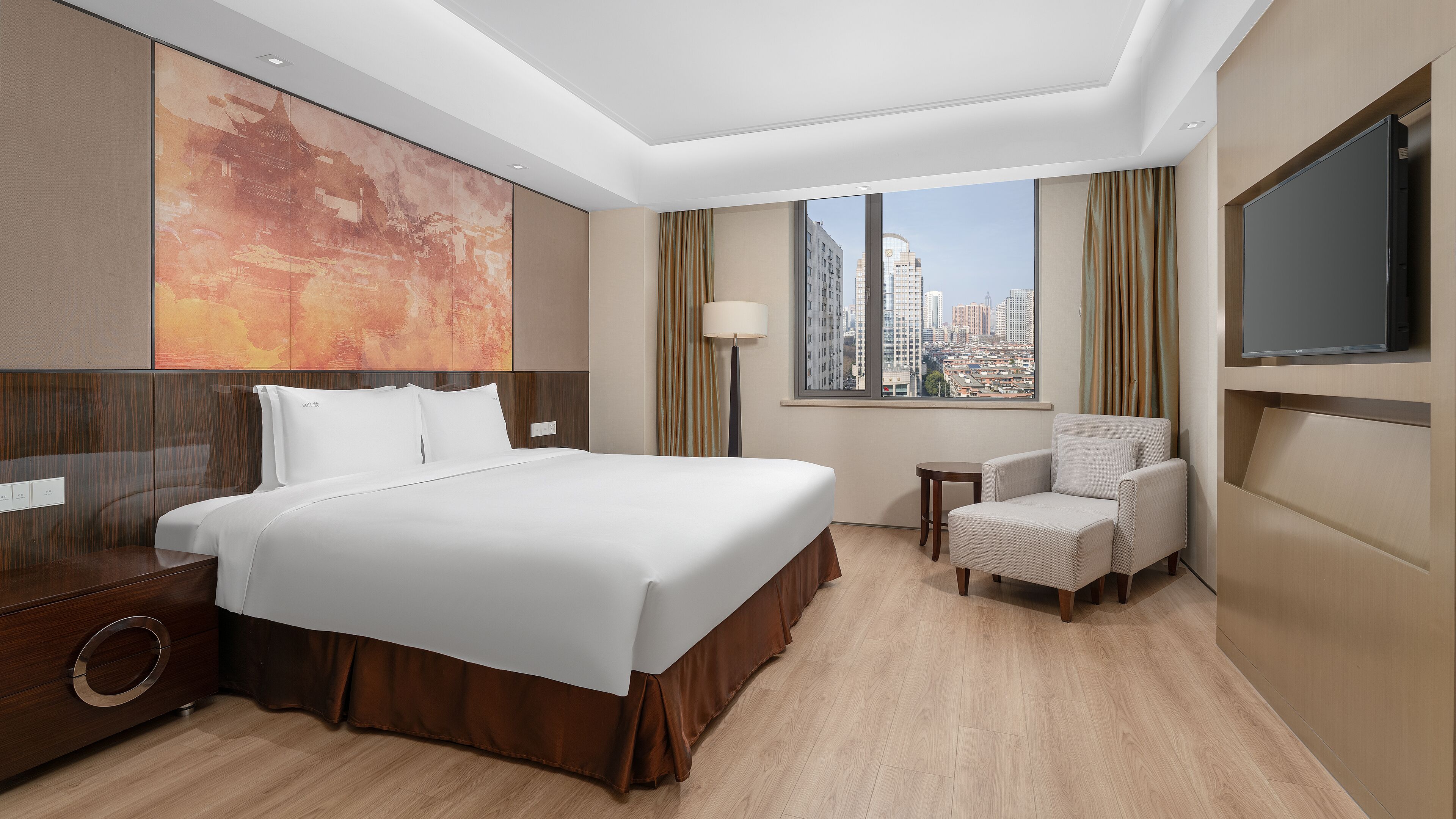 Suite, 1 Bedroom | Minibar, in-room safe, desk, blackout drapes