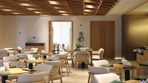 A modern classroom with wooden desks, chairs, and a large plant. - Holiday Inn Nanjing Aqua City by IHG (Nanjing)