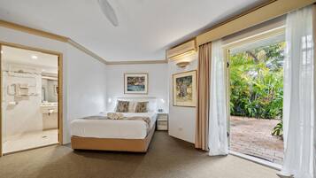 Luxury Queen Courtyard Room