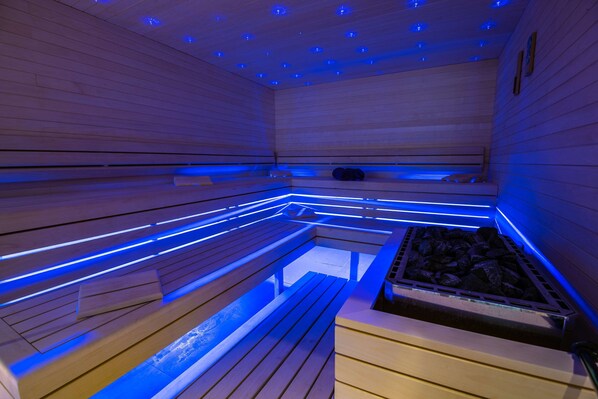Couples treatment room(s), sauna, steam room, body treatments