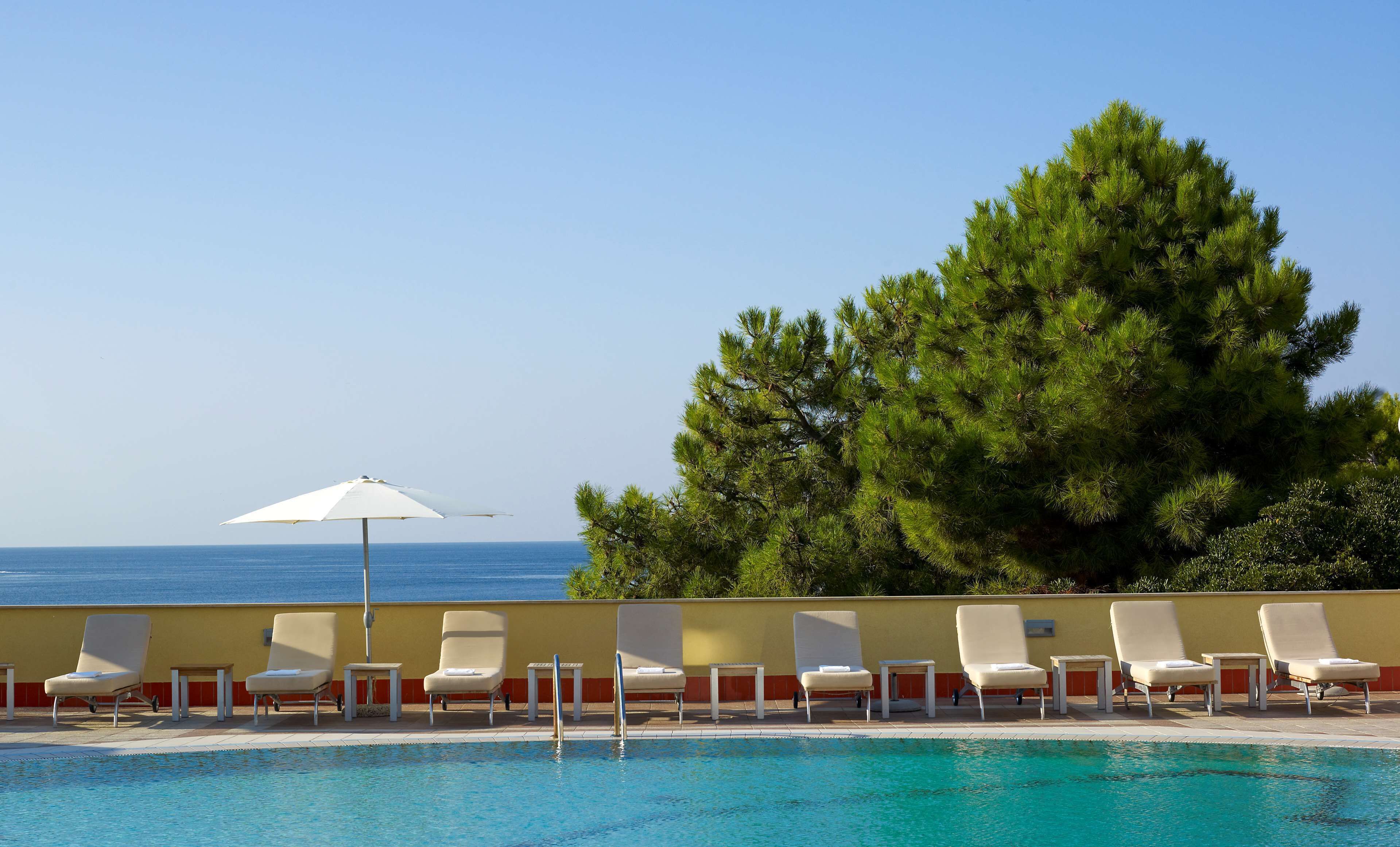Piscine couverte, piscine extérieure (ouverte en saison)