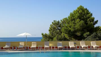 Piscine couverte, piscine extérieure (ouverte en saison)