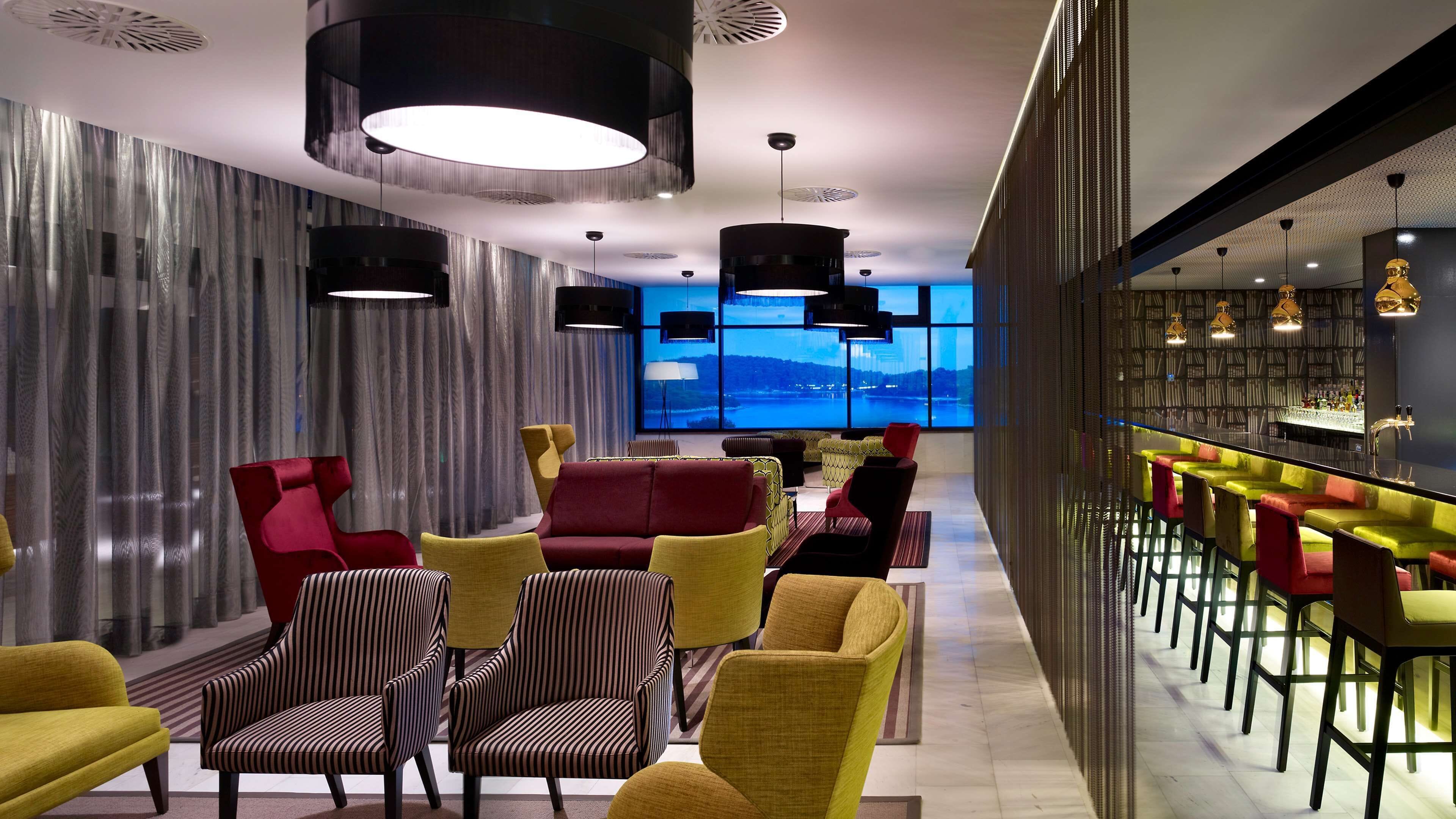 2 bars/lounges, poolside bar