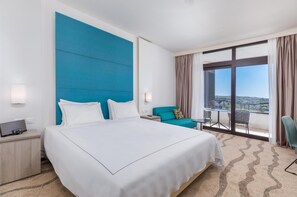 Premium Room, Sea View | Minibar, in-room safe, desk, free cribs/infant beds