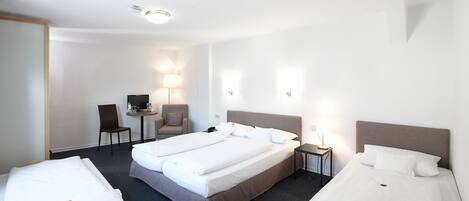 Quadruple Room | Hypo-allergenic bedding, laptop workspace, cots/infant beds, free WiFi
