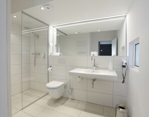 Comfort Quadruple Room (Pavillon) | Hypo-allergenic bedding, laptop workspace, cots/infant beds, free WiFi