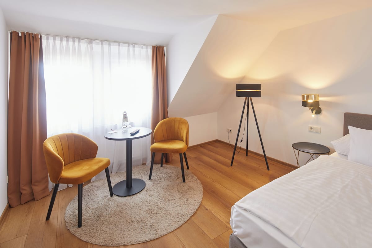 Allergikerbettwaren, laptopgeeigneter Arbeitsplatz, kostenloses WLAN