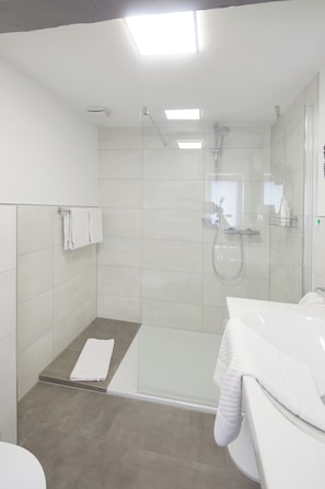 Comfort Triple Room (Pavillon) | Hypo-allergenic bedding, laptop workspace, cots/infant beds, free WiFi - Hotel Klingelhöffer (Alsfeld)