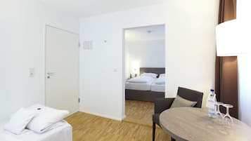 Comfort-Vierbettzimmer (Pavillon) | Allergikerbettwaren, laptopgeeigneter Arbeitsplatz, Babybetten