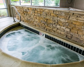 Bañera de hidromasaje cubierta