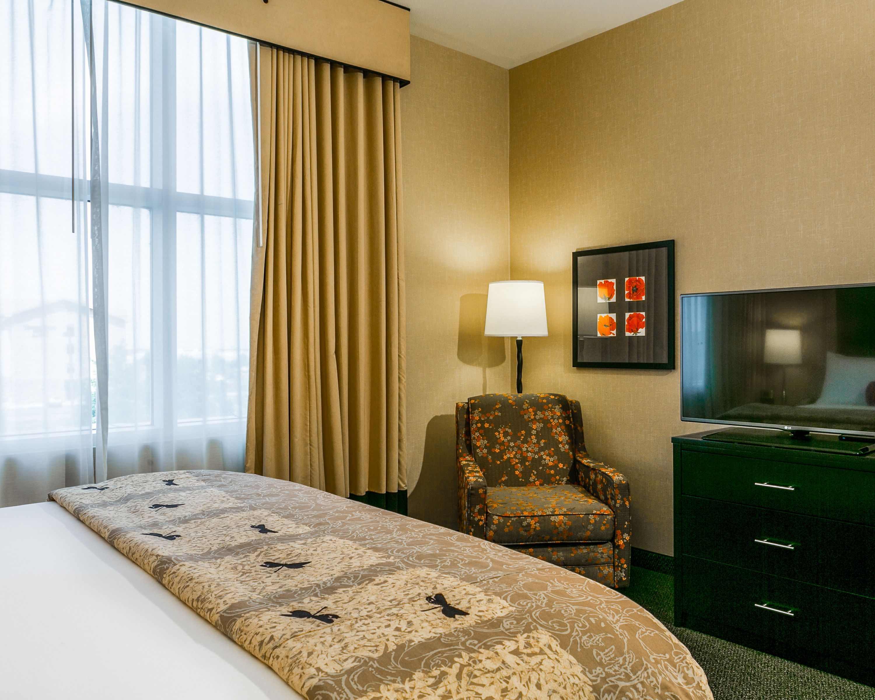 Premium bedding, pillowtop beds, desk, laptop workspace