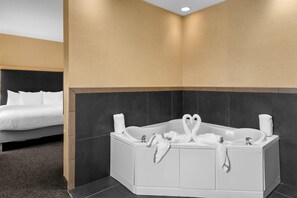 Suite, 1 King Bed with Sofa bed, Non Smoking, Hot Tub (Upgrade) - Cambria Hotel Columbus - Polaris (Columbus)