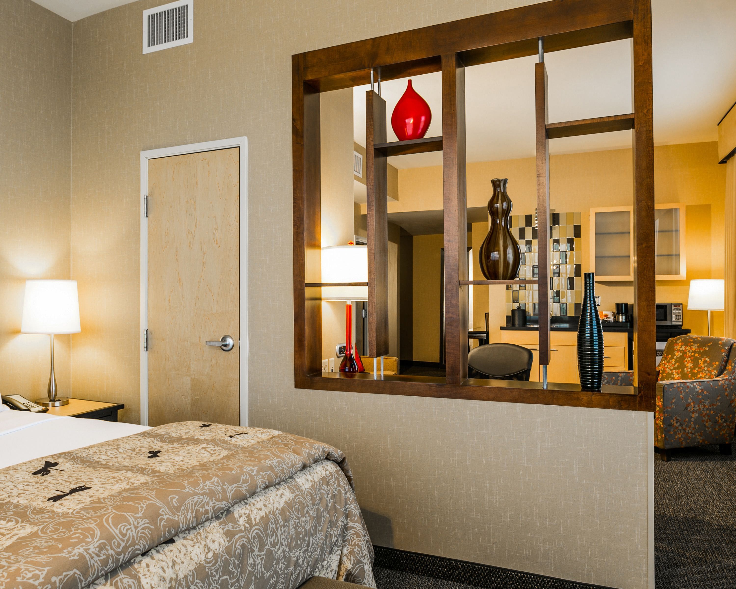 suite, non smoking | premium bedding, pillow-top beds, desk, laptop workspace