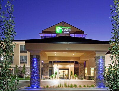 Holiday Inn Express & Suites Logan by IHG