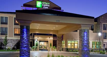 Holiday Inn Express & Suites Logan by IHG