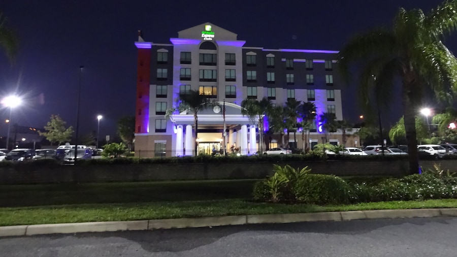 Holiday Inn Express & Suites, International Drive by IHG