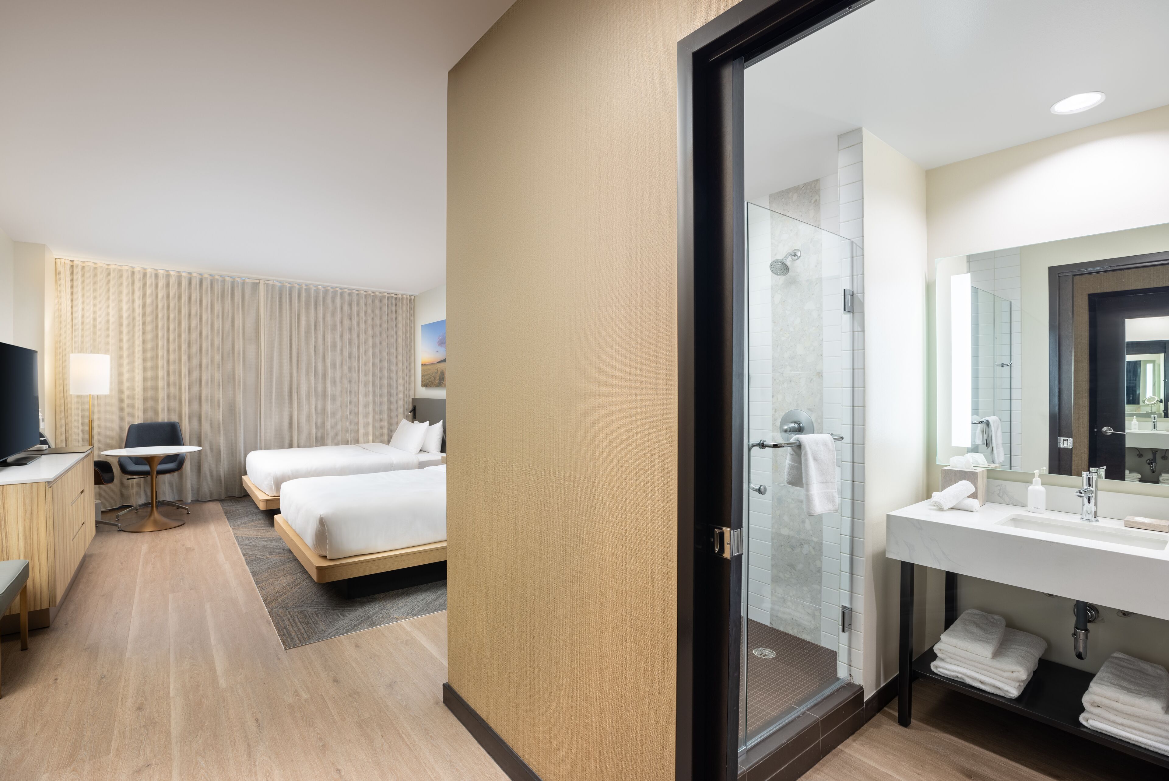 Egyptian cotton sheets, premium bedding, pillowtop beds, minibar