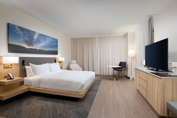 Egyptian cotton sheets, premium bedding, pillowtop beds, minibar