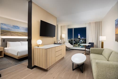 Egyptian cotton sheets, premium bedding, pillow-top beds, minibar