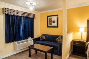 40-英寸智能电视 （配备卫星频道）、电视