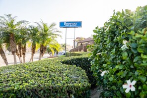 Exterior - Rodeway Inn & Suites Colton - Riverside (Colton)