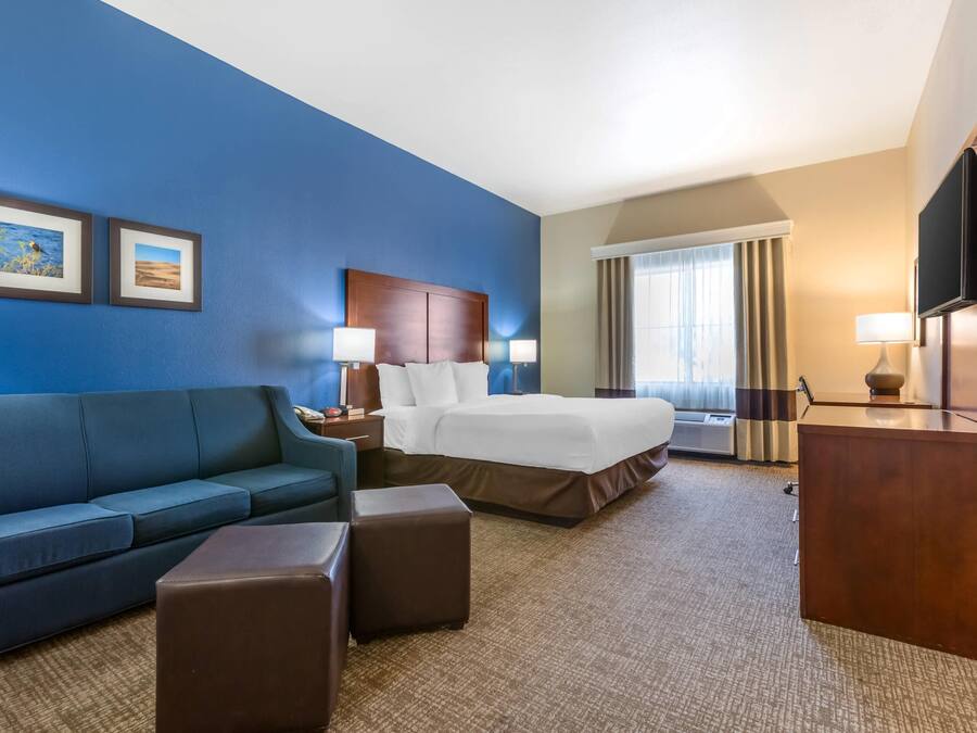 Standard Room, 1 Katil Raja (King), Non Smoking | Peralatan tempat tidur premium, ruang kerja komputer riba