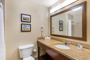 Premium bedding, laptop workspace, blackout drapes, iron/ironing board - Comfort Inn & Suites Yuma I-8 (Yuma)