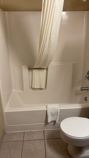 Room, 1 Queen Bed, Non Smoking | Bathroom | Combined shower/tub, hair dryer, towels