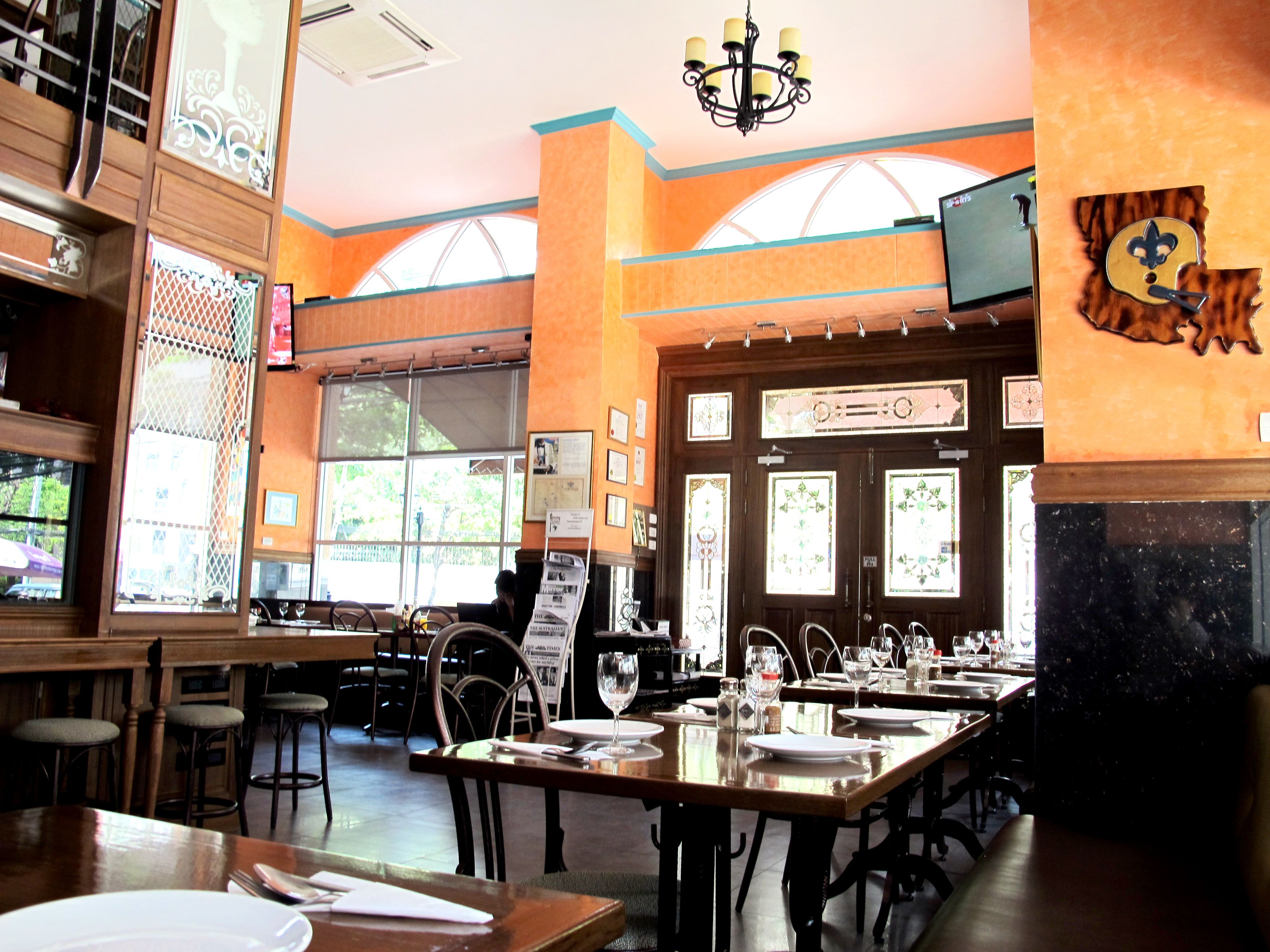 Breakfast, lunch and dinner served