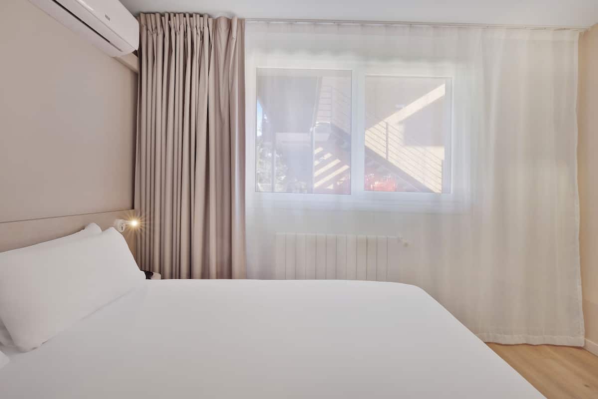 1 chambre, coffres-forts dans les chambres, bureau, rideaux occultants