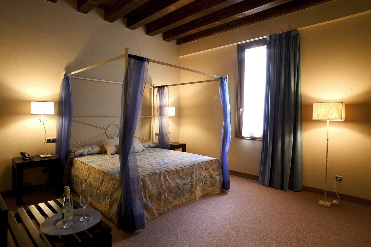 Minibar, in-room safe, desk, blackout curtains